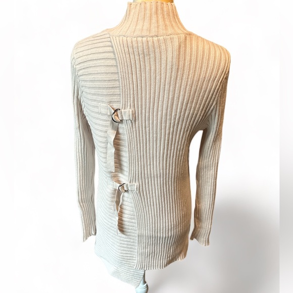 Cabi D-Ring Pullover Ivory Turtleneck Size Small - Picture 5 of 13
